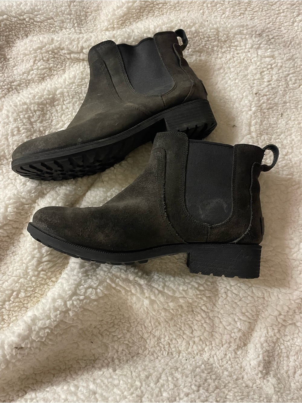 UGG Bonham Chelsea Suede Boot size 10